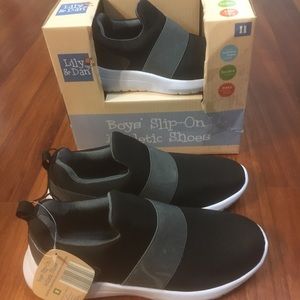 2 pair of boys slip on shoes 👟 size 11 and 2